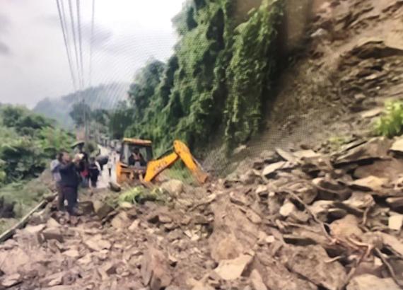 विपतको पूर्ण सूचना अभाव र उद्धार तयारीको कमि हुँदा ठूलो जनधनको क्षेति (फोटो फिचर सहित)